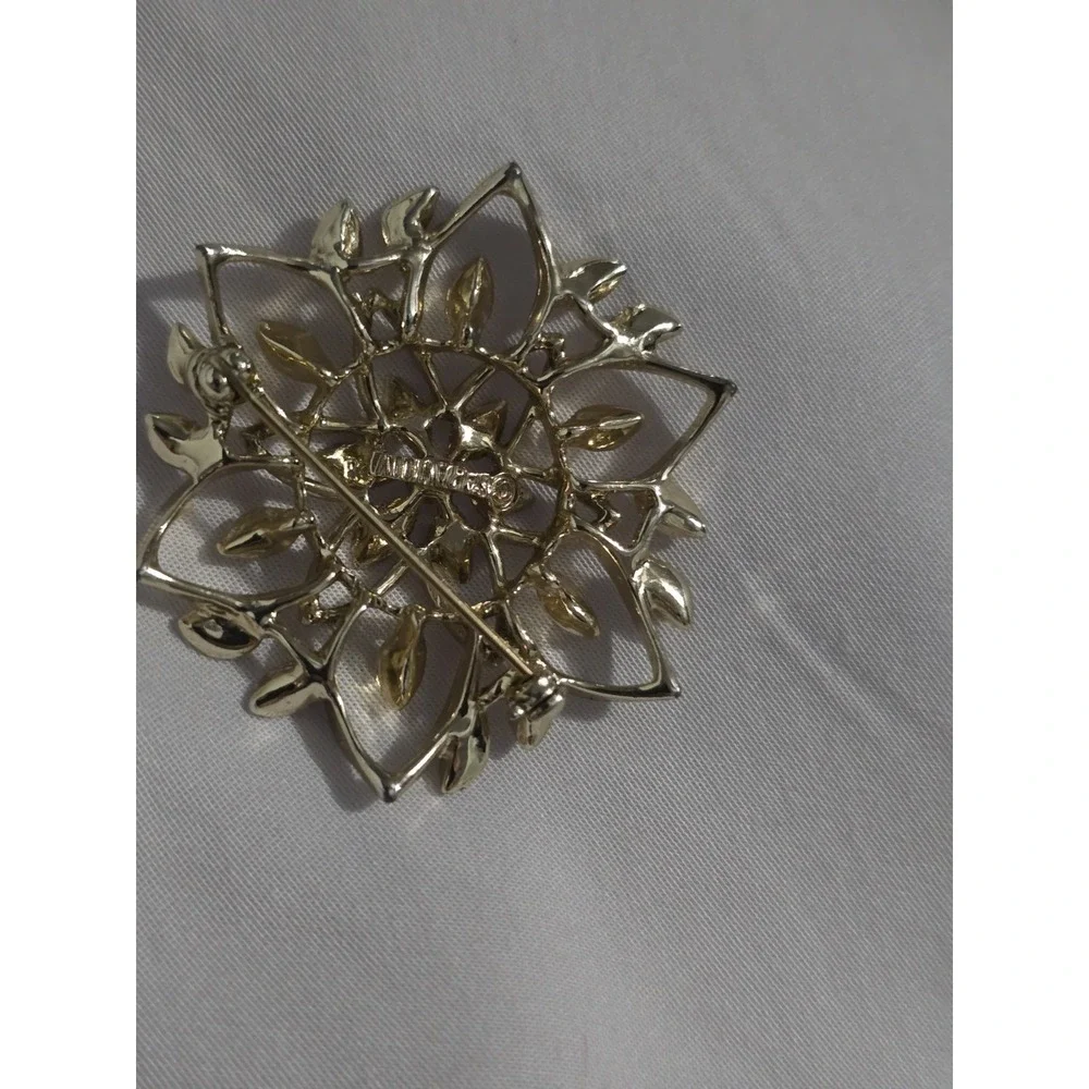 Vintage Sarah Coventry Brooch Pin Pendant Gold Tone Flower Jewelry Signed